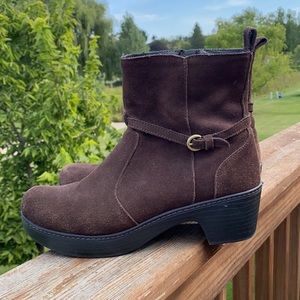 Lands End brown suede boots 8.5